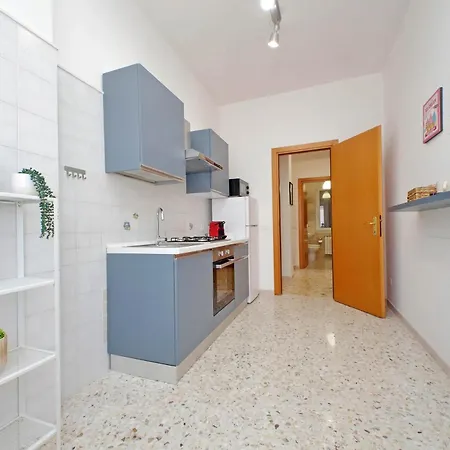 Ampio Con Ottimi Collegamenti Per Roma & Aeroporto Appartement