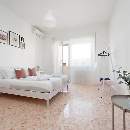 Elegante E Comodo - A Pochi Minuti Dall'aeroporto