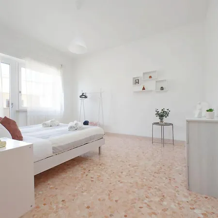 Ampio Con Ottimi Collegamenti Per Roma & Aeroporto Appartement *